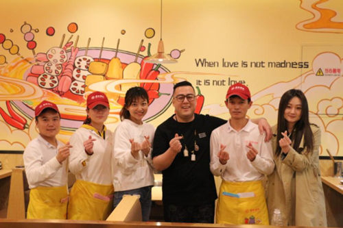 <b>花椒直播践行社会公益，人气主播探店无声餐厅</b>